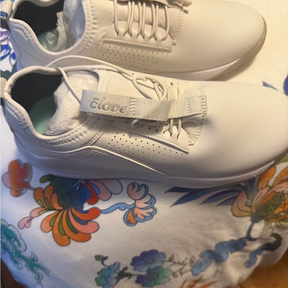 Cloves women’s sneakers in size 8 - Picture 2 of 2